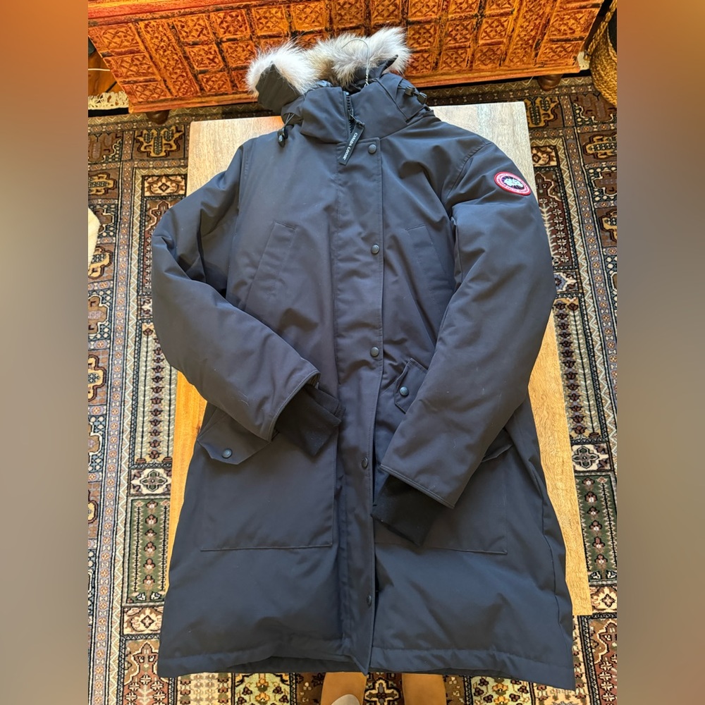 Canada Goose Women’s Size L Navy Blue Parka